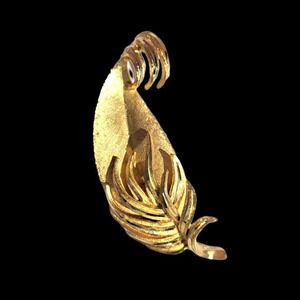 Vintage Mid‎ Century Signed BSK Gold Tone Textured Finish Lapel Leaf Pin Brooch